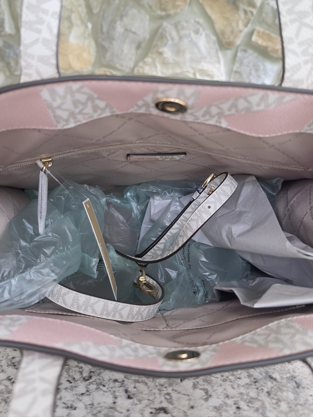 Michael Kors Kenly Logo Large Tote - Picture 5 of 10